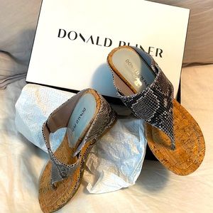 Donald Pliner faux snake 8M